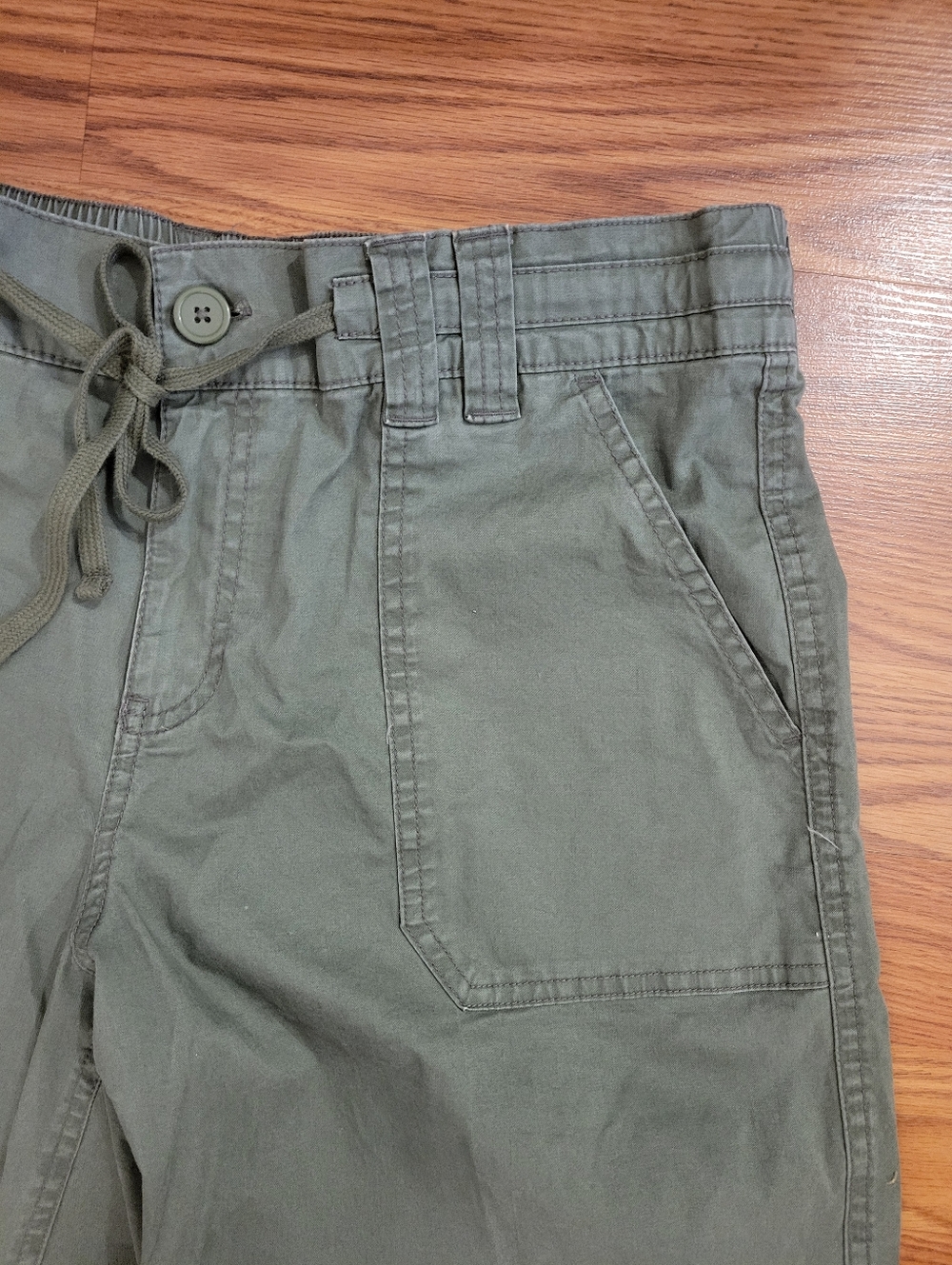 Women's Olive Green Low Rise Cargo Pants with Utility Pockets - Picture 5 of 11